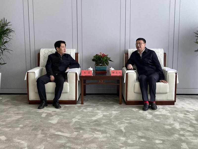 3月19日 公司黨委副書記、總裁解志炯拜會寶雞市政府主要領(lǐng)導.jpg